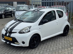 Toyota Aygo - 1.0 VVT-i Comfort White Black Racing Edition Airco l Led l Elek pakket l AUX l NIEUWE APK