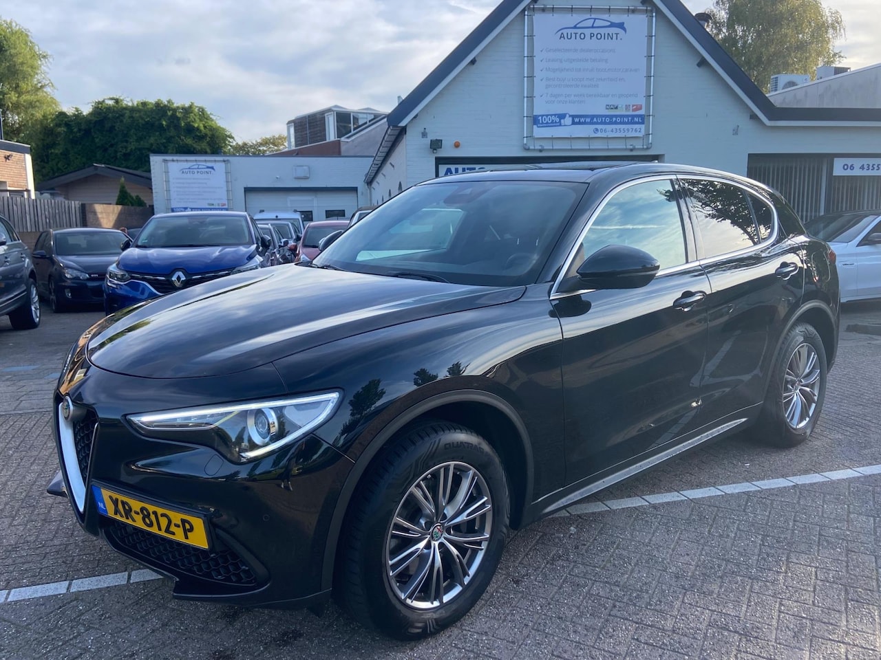 Alfa Romeo Stelvio - 2.0 T AWD SPORTSEATS/LANE/CAMER/NAVI/KEYLESS - AutoWereld.nl