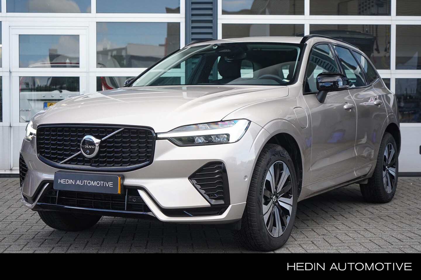 Volvo XC60 - 2.0 T6 Plug-in hybrid AWD Plus Dark | 2250 kg Trekgewicht | 360 Camera | Trekhaak | Dodeho - AutoWereld.nl