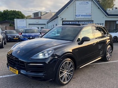 Porsche Cayenne - 3.0 HYBRID SPORT-DESIGN/PANO/MATRIX/22INCH