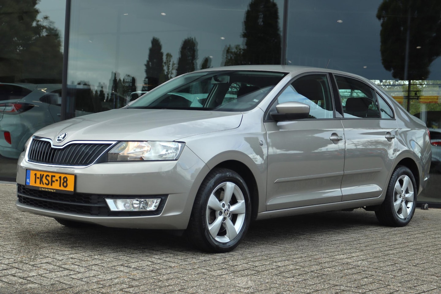 Skoda Rapid - 1.2 TSI GT SEDAN AMBITION BUSINESSLINE | NAP | CRUISE | NAVI | BLUETOOTH | ELEK RAMEN - AutoWereld.nl