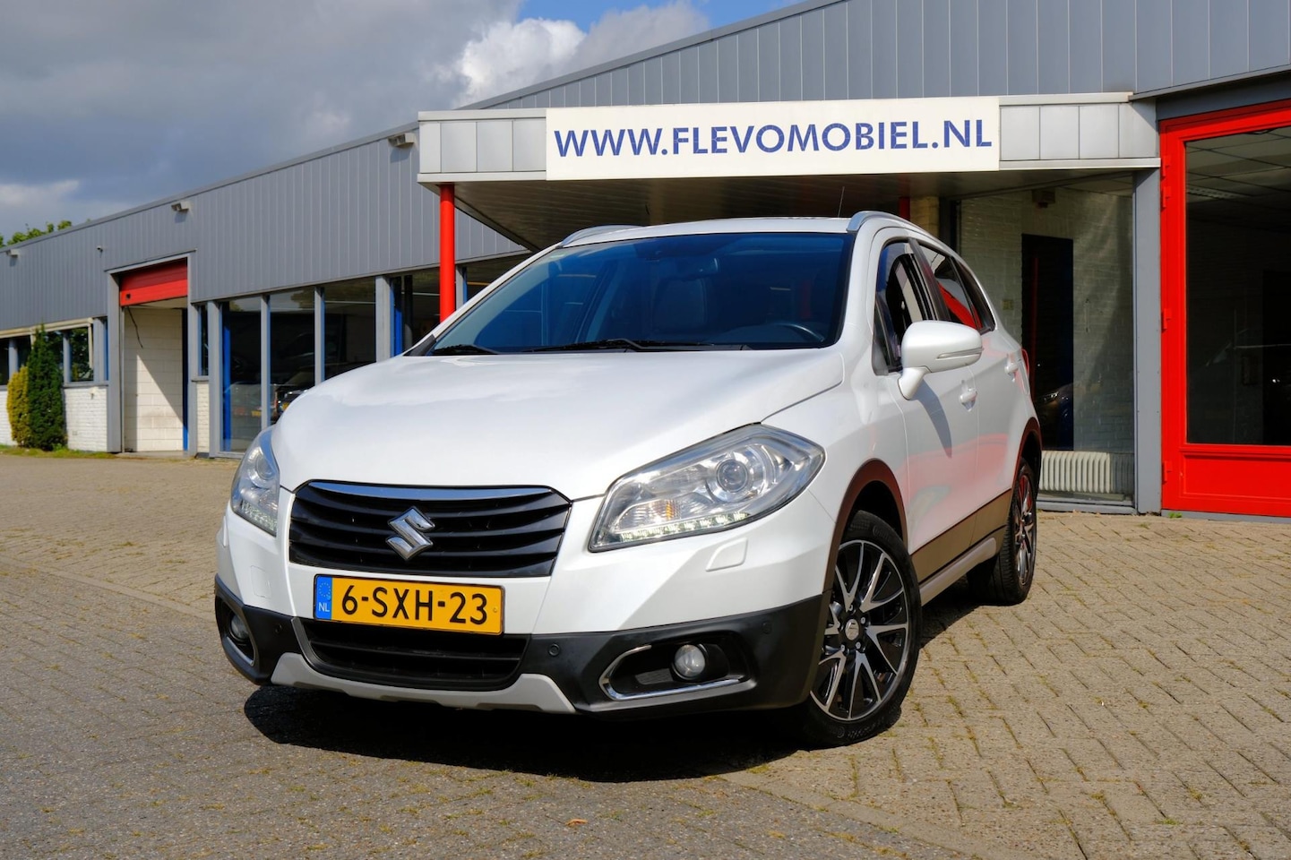 Suzuki SX4 S-Cross - 1.6 High Executive Leder|LMV|PDC|Navi|Trekhaak - AutoWereld.nl