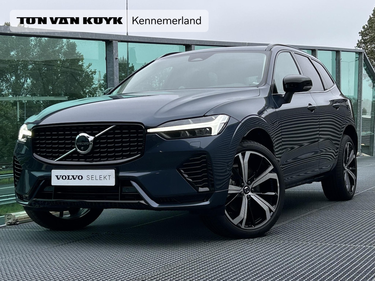 Volvo XC60 - 2.0 T8 Plug-in hybrid AWD Ultra Dark Hybrid, Automaat, Luchtvering, Panoramadak, Bower&Wil - AutoWereld.nl