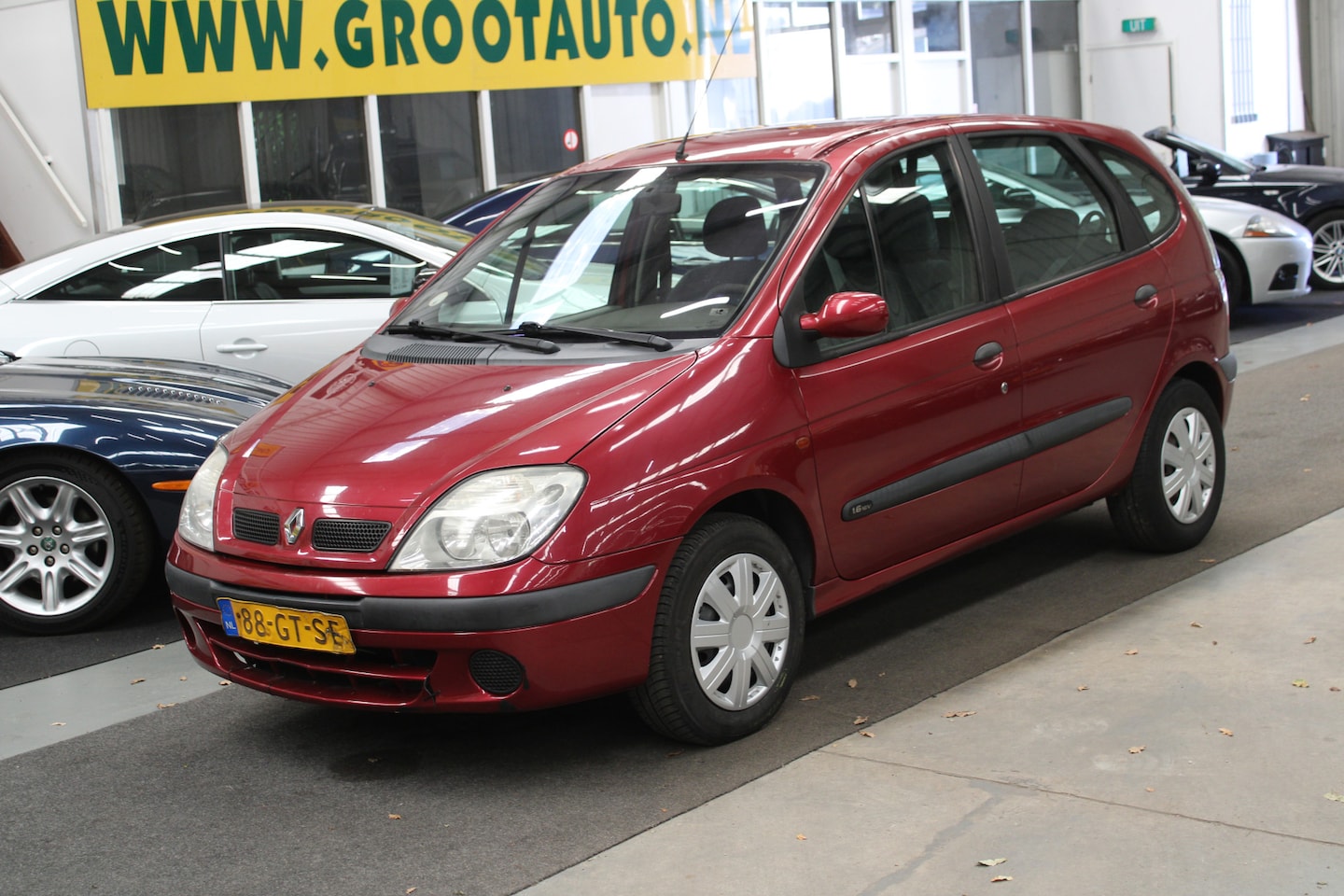 Renault Scénic - 1.6-16V Expression Automaat Airco, Trekhaak, Stuurbekrachtiging - AutoWereld.nl