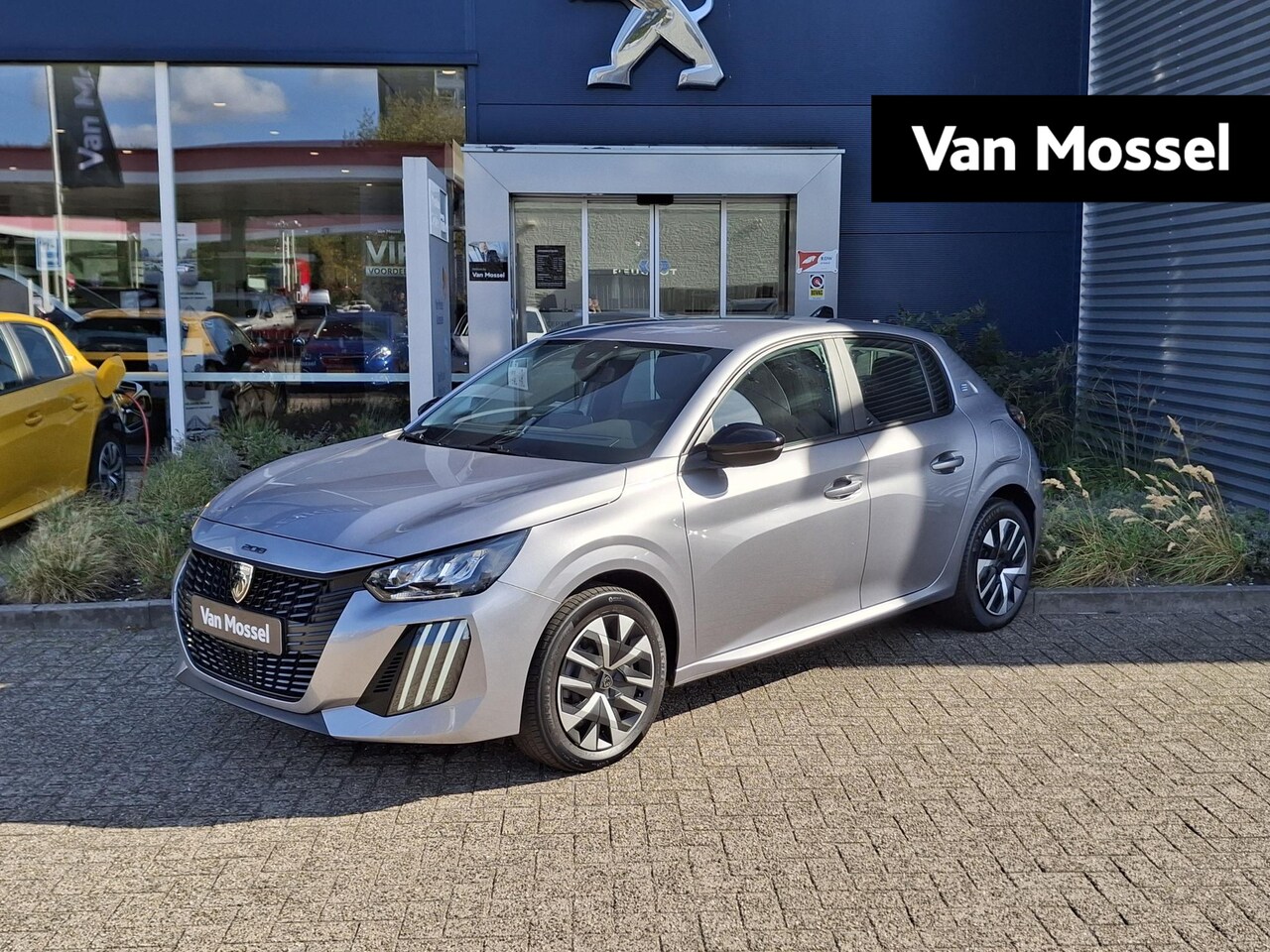 Peugeot e-208 - EV Active 51 kWh | Navigatie | Parkeersensoren | Stoelverwarming - AutoWereld.nl