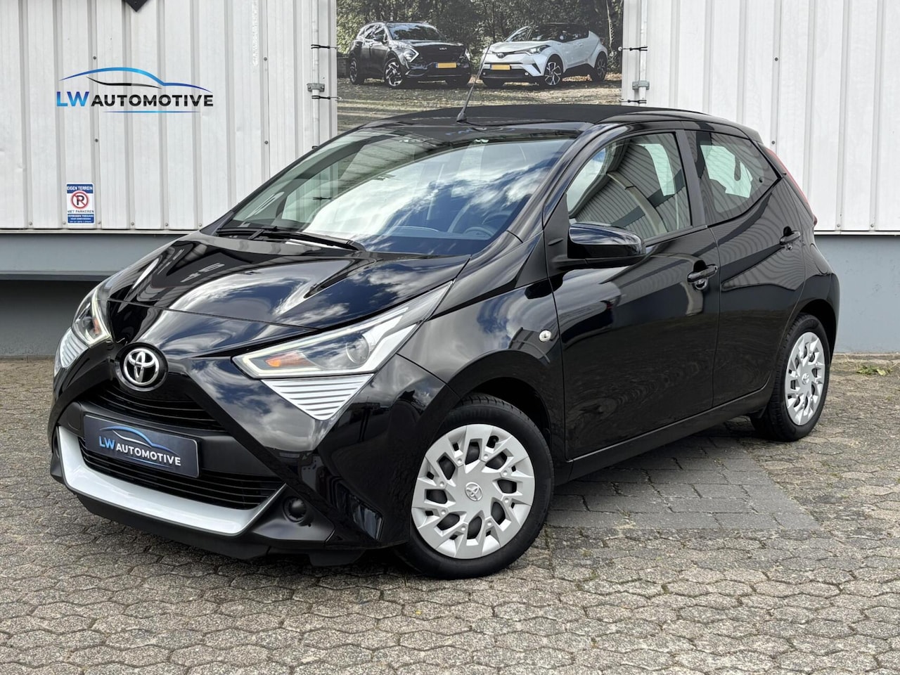 Toyota Aygo - 1.0 VVT-i X-Play Limited | Cabrio/open dak | Carplay | Camera - AutoWereld.nl