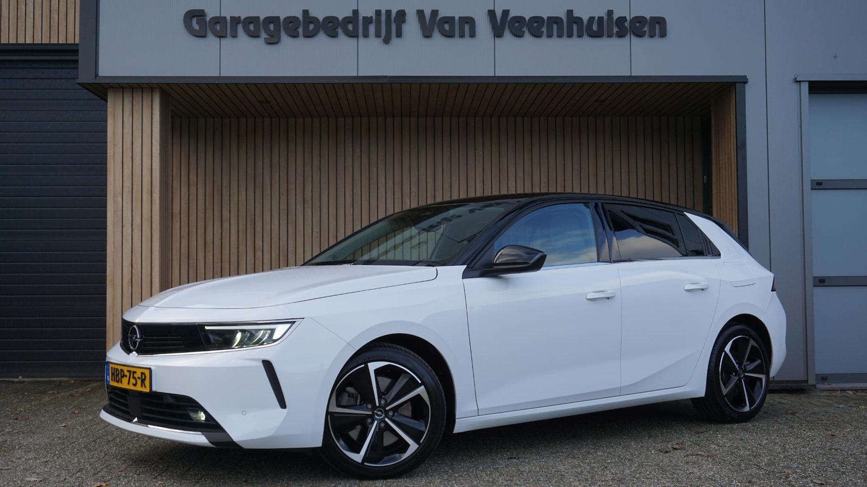 Opel Astra - 1.6 180pk Hybrid Elegance Virtual Cockpit 17inch LM LED Keyless Afn.Trekhaak A-Camera Stoe - AutoWereld.nl