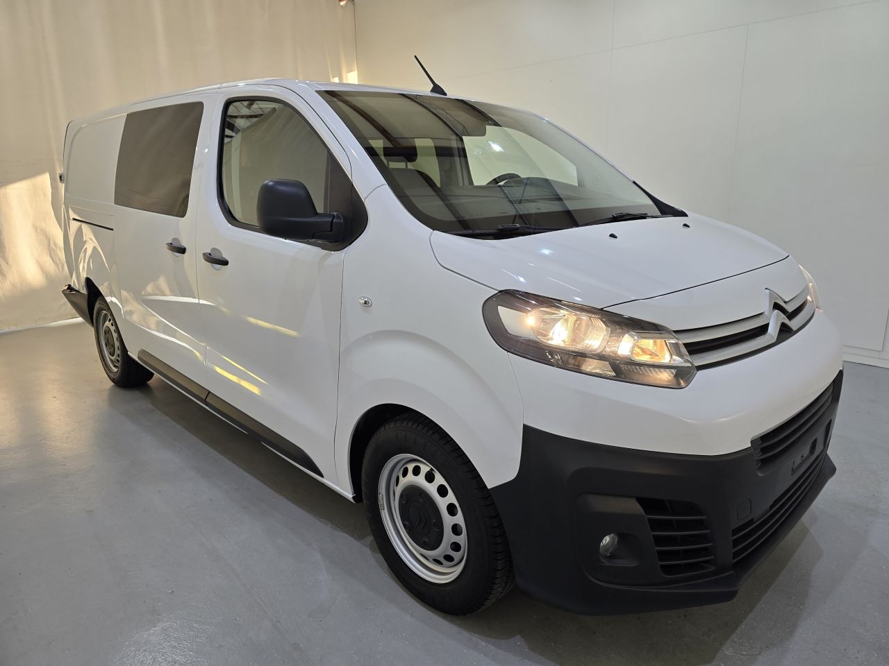 Citroën Jumpy - DC 2.0 AUT 5p Dubbelcabine BlueHDI L3H1 XL 132Kw Bjr.2023 - AutoWereld.nl
