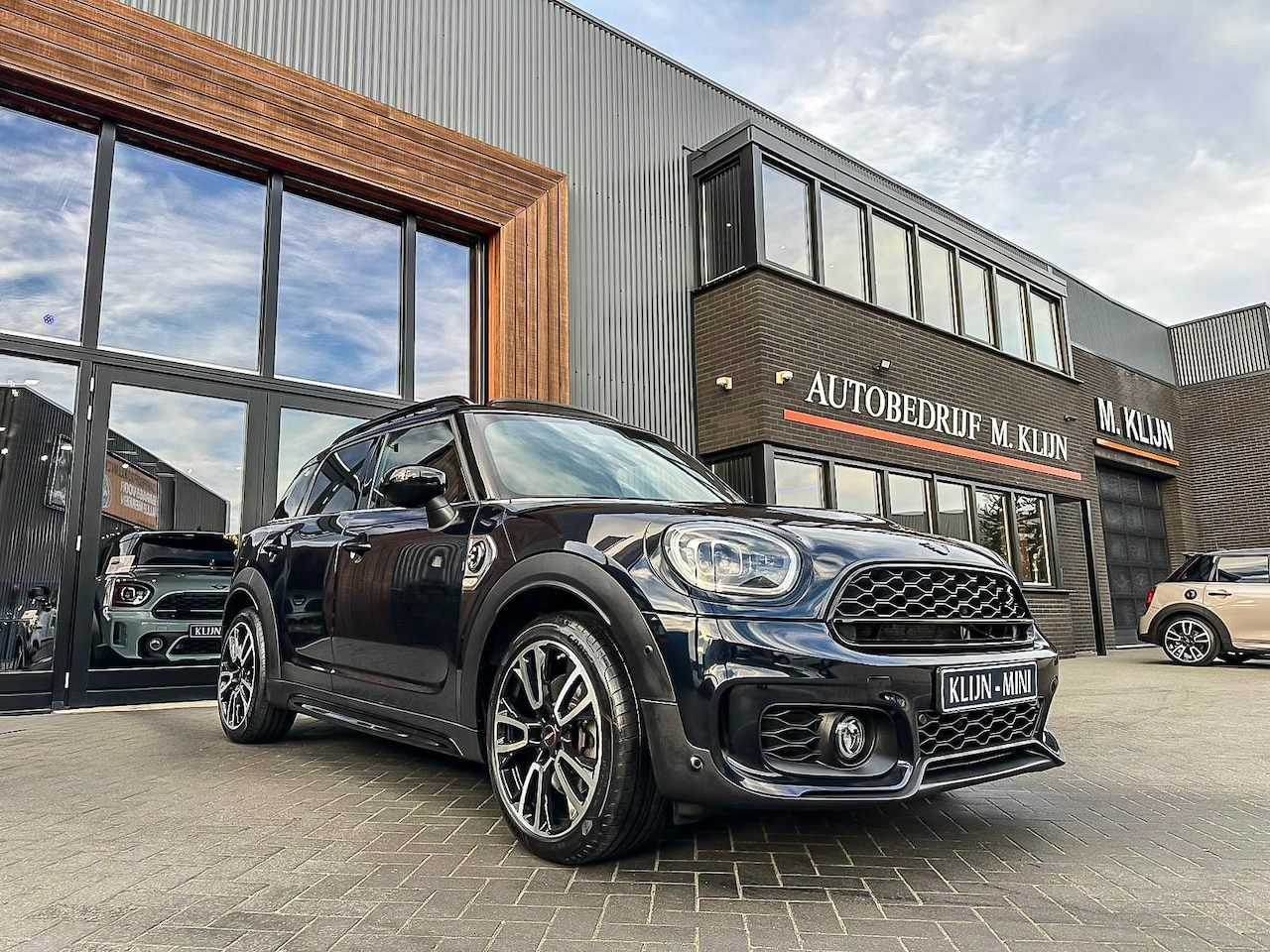 MINI Countryman - Mini 2.0 Cooper S E ALL4 John Cooper Works 220pk/Camera/HK/Pano/Btw/Vol - AutoWereld.nl