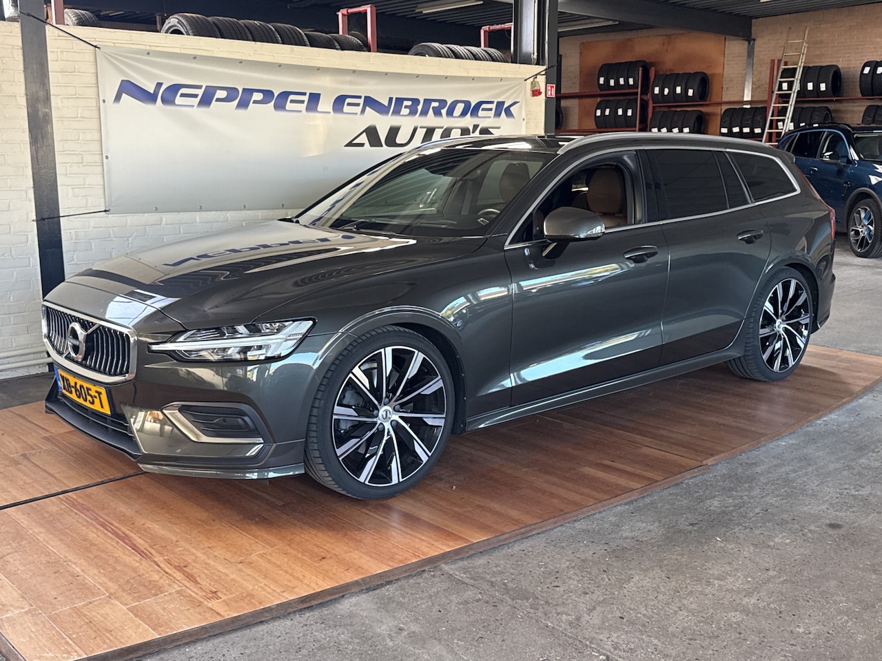 Volvo V60 - 2.0 T5 Inscription LET OP unieke kans / volle auto / super uitstraling - AutoWereld.nl