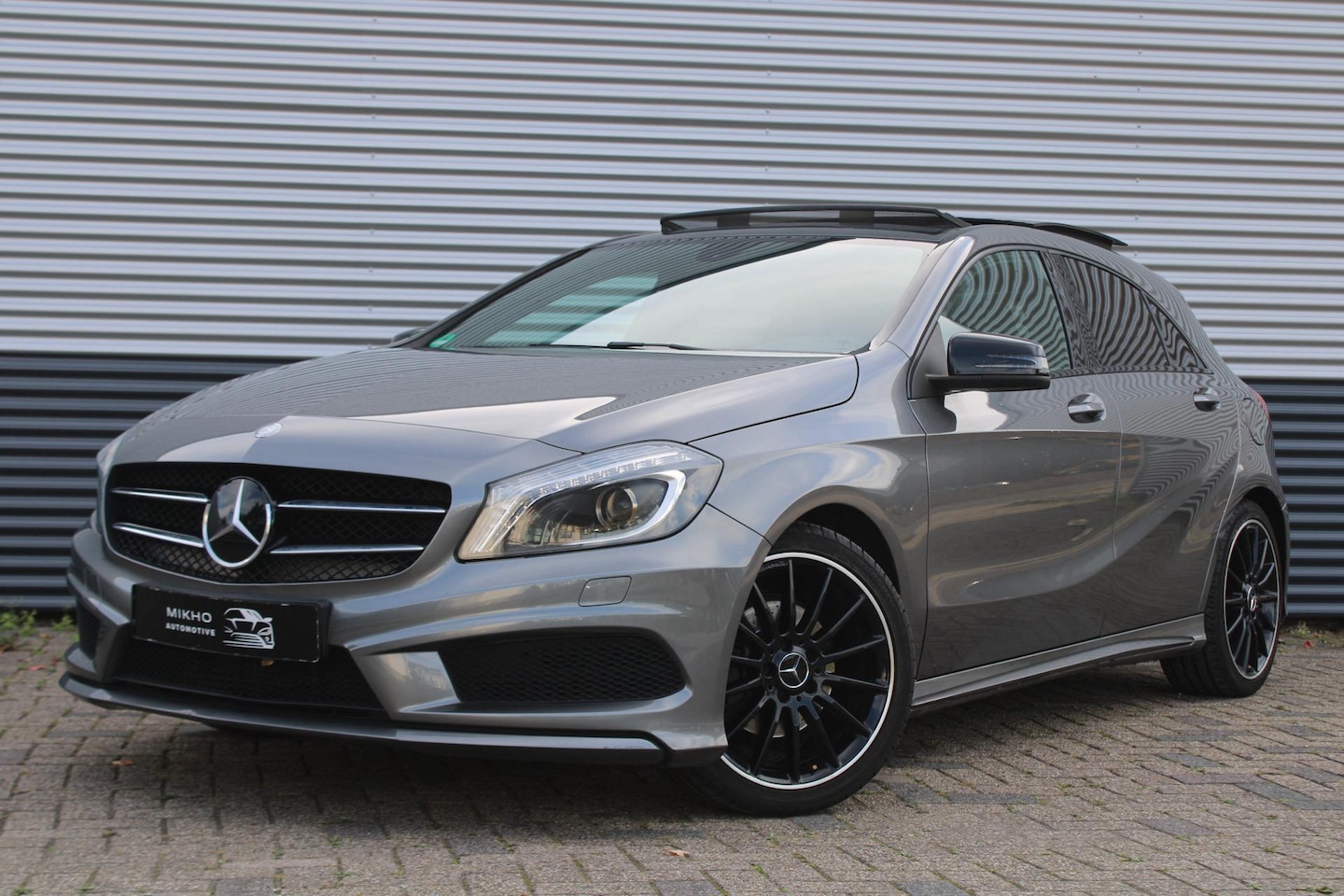 Mercedes-Benz A-klasse - 200 AMG | Panoramadak | Harman Kardon | Camera | Stoelverwarming | Climate control | Night - AutoWereld.nl