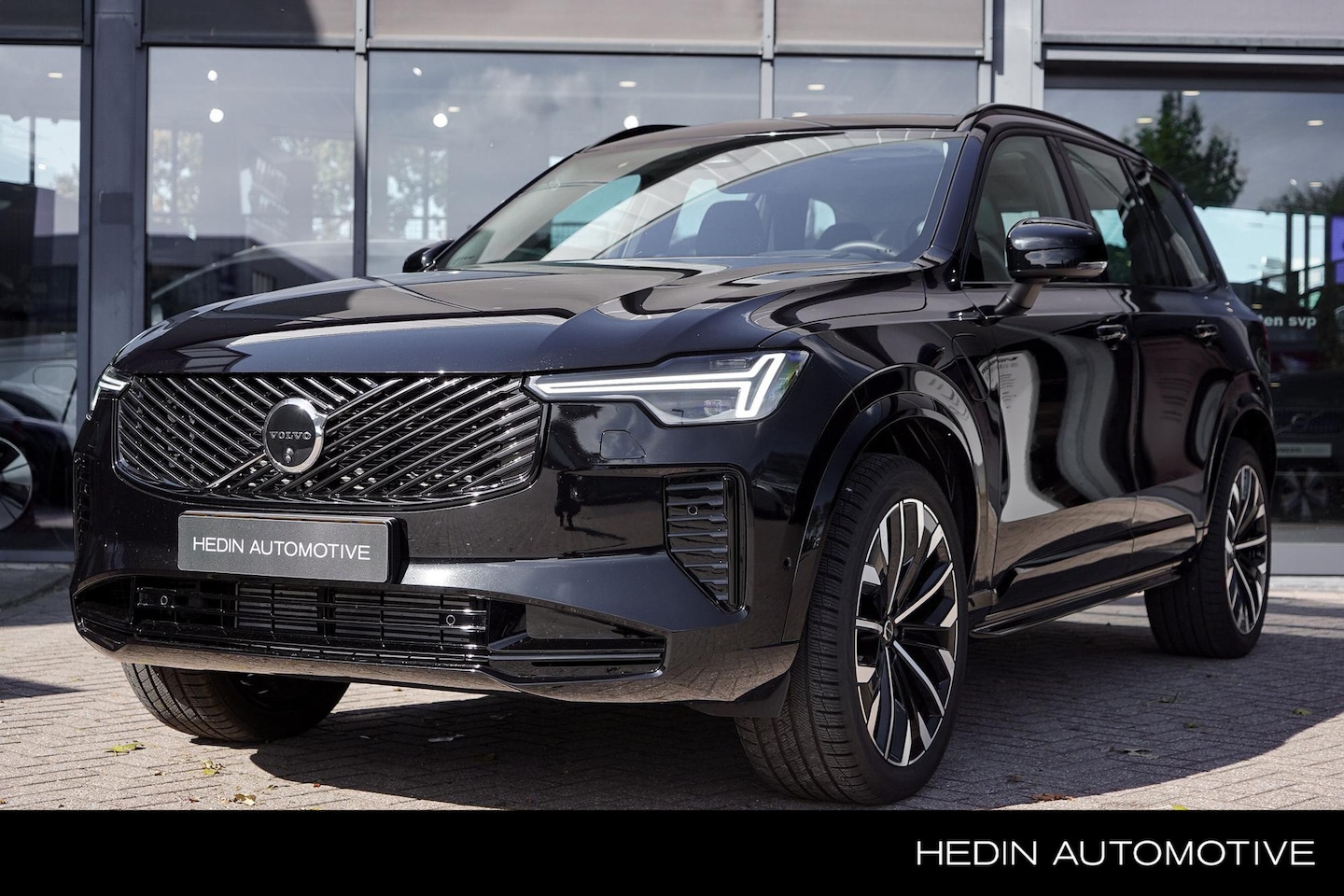 Volvo XC90 - 2.0 T8 Plug-in hybrid AWD Ultra Dark | 2400 kg Trekgewicht | NIEUWSTE MODEL! | Luchtvering - AutoWereld.nl