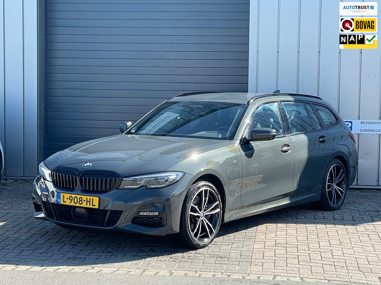 BMW 3-serie Touring - 320e XDRIVE M-Business Edition+|1E EIG|DEALEROND|M-PAKKET|360CAMERA|HARMAN.K|LASERLIGHT|ST - AutoWereld.nl