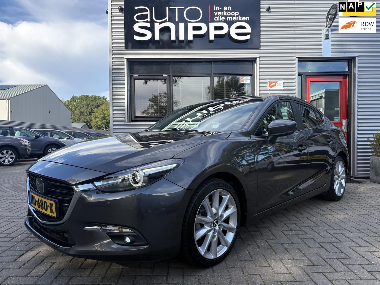 Mazda 3 - 2.0 SkyActiv-G 120 GT-M -BOSE-HEAD UP-STOEL + STUURVERWARMING-VOLLEDER-ADAPTIVE CRUISE-KEY - AutoWereld.nl