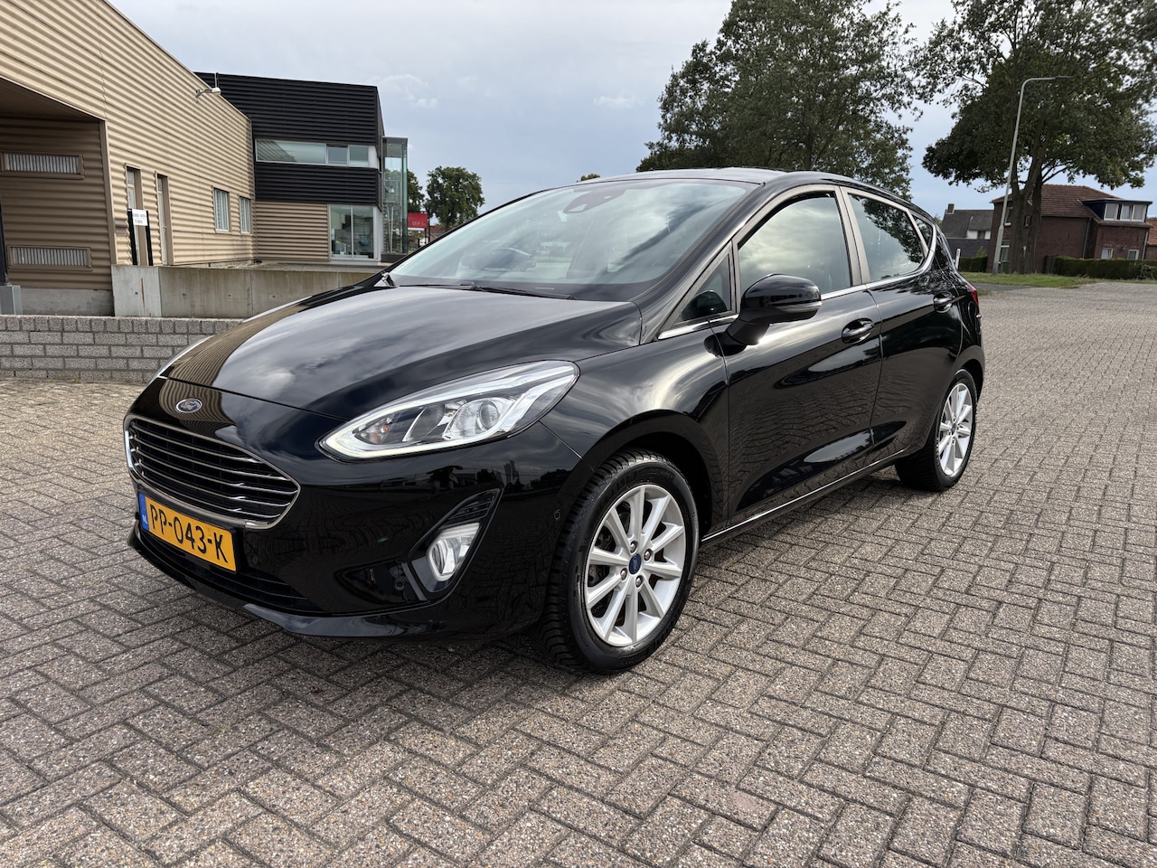 Ford Fiesta - 1.0 EcoBoost Titanium [ fm navi,camera,ecc,cruise,lmv,trekhaak ] - AutoWereld.nl