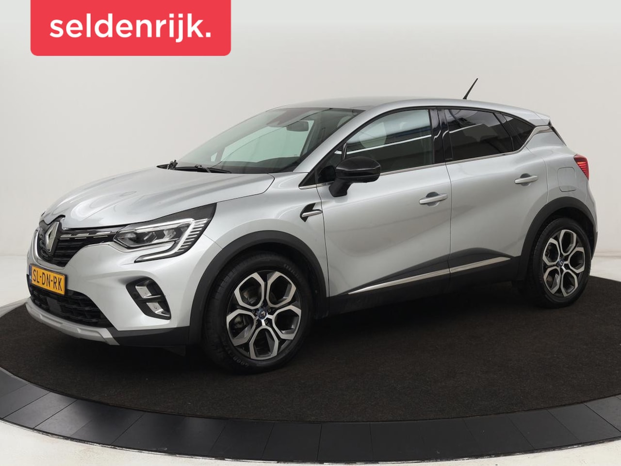 Renault Captur - 1.6 E-Tech Hybrid 145 Intens | Automaat | Carplay | PHEV | Half leder | Adaptive cruise | - AutoWereld.nl