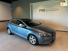 Volvo V40 - 1.6 T3 MOMENTUM/CLIMA AIRCO/NAVIGATIE/ADAPTIVE CRUISE CONTROL/ISOFIX/LM-VELG/TREKHAAK/nwe