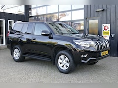 Toyota Land Cruiser Challenger - 2.8 D-4D-F Window Van | NL-Auto | Carplay | Grijs | Trekhaak | Cruise | Camera