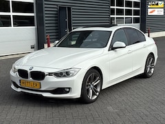 BMW 3-serie - 320i High Executive, navigatie, panoramadak, clima, PDC