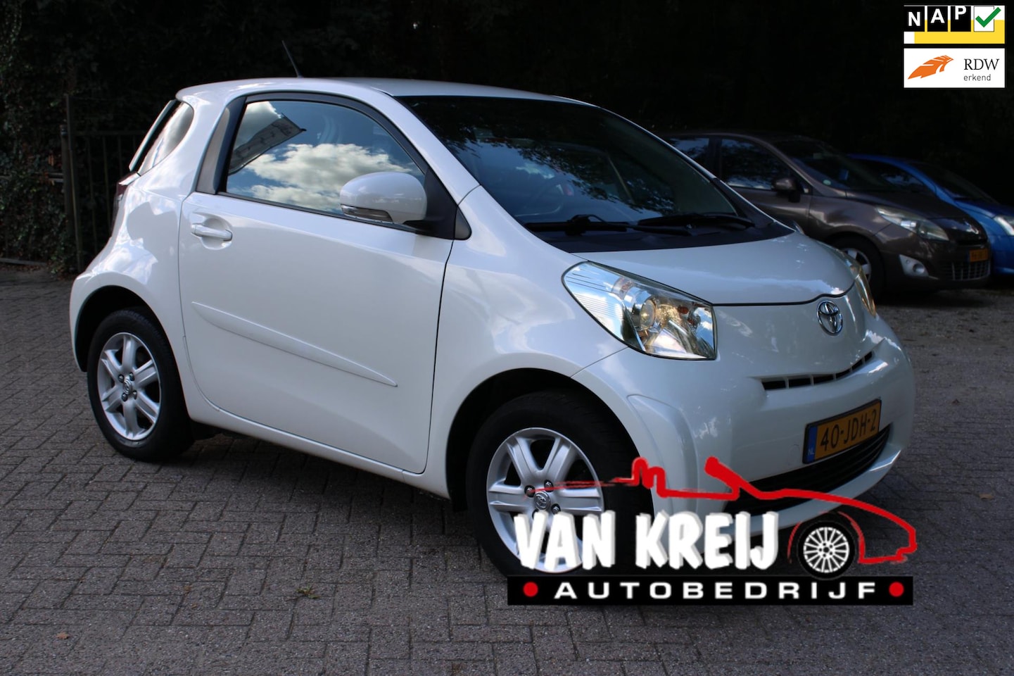 Toyota iQ - 1.0 VVTi Comfort 1.0 VVTi Comfort, Airco, LM, Cv, Nap - AutoWereld.nl