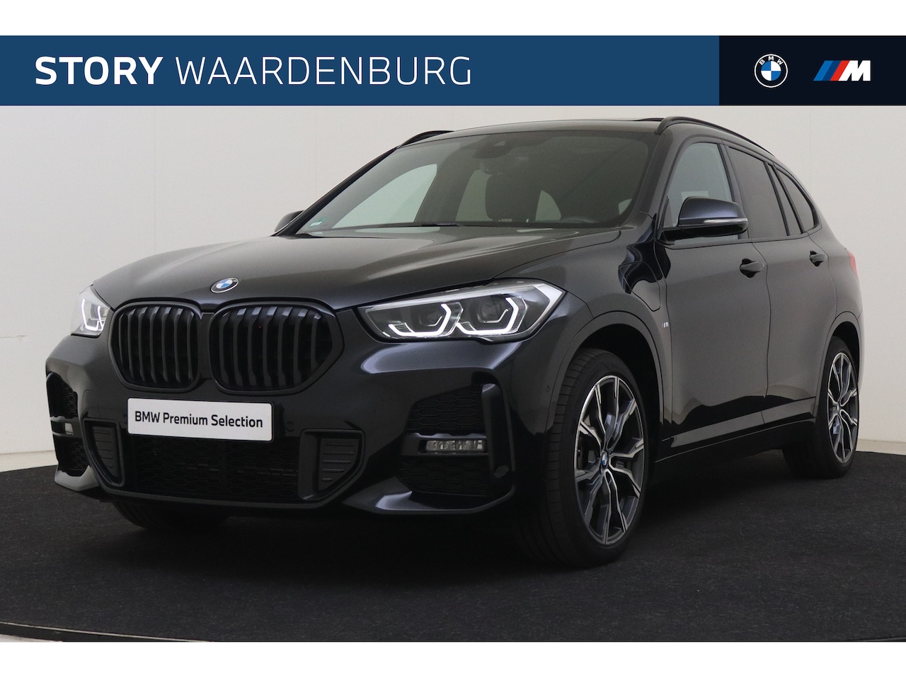 BMW X1 - xDrive25e High Executive M Sport Automaat / Panoramadak / Sportstoelen / Achteruitrijcamer - AutoWereld.nl
