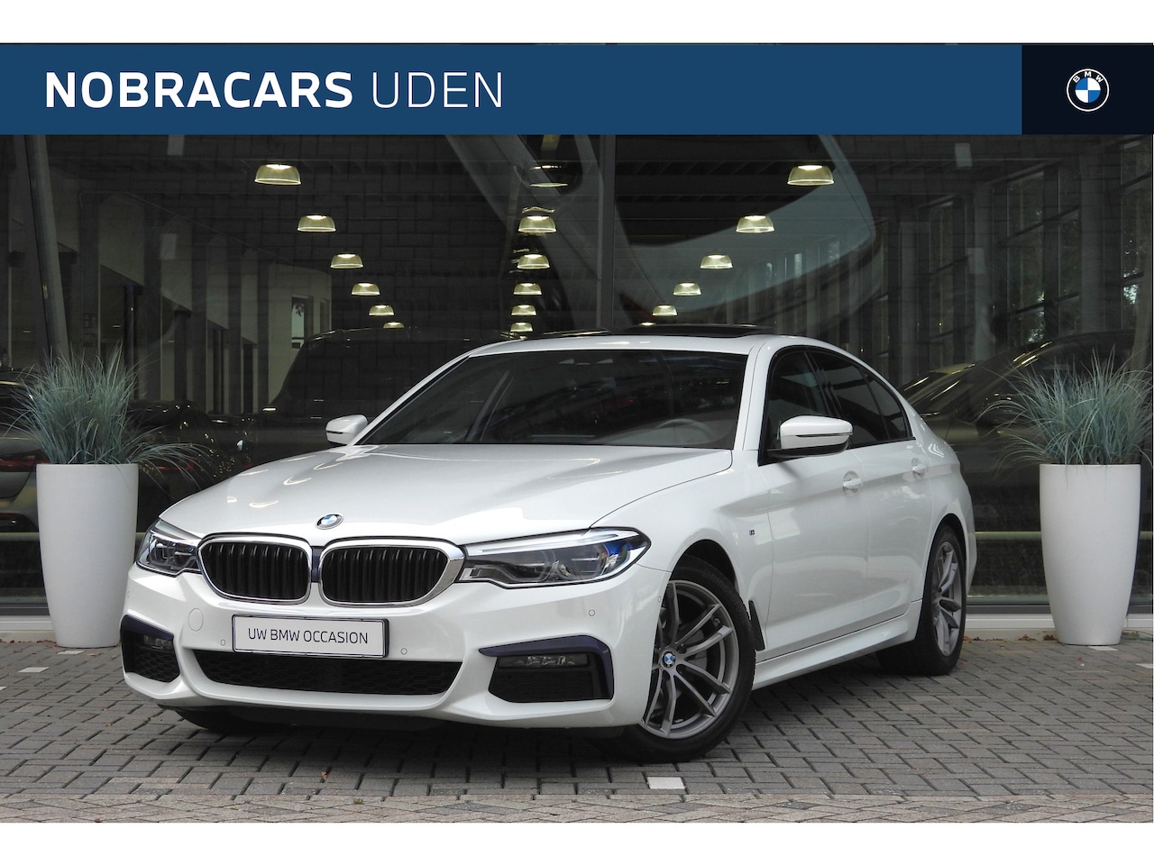 BMW 5-serie - 520i High Executive M Sport Automaat / Schuif-kanteldak / Adaptieve LED / Stoelverwarming - AutoWereld.nl