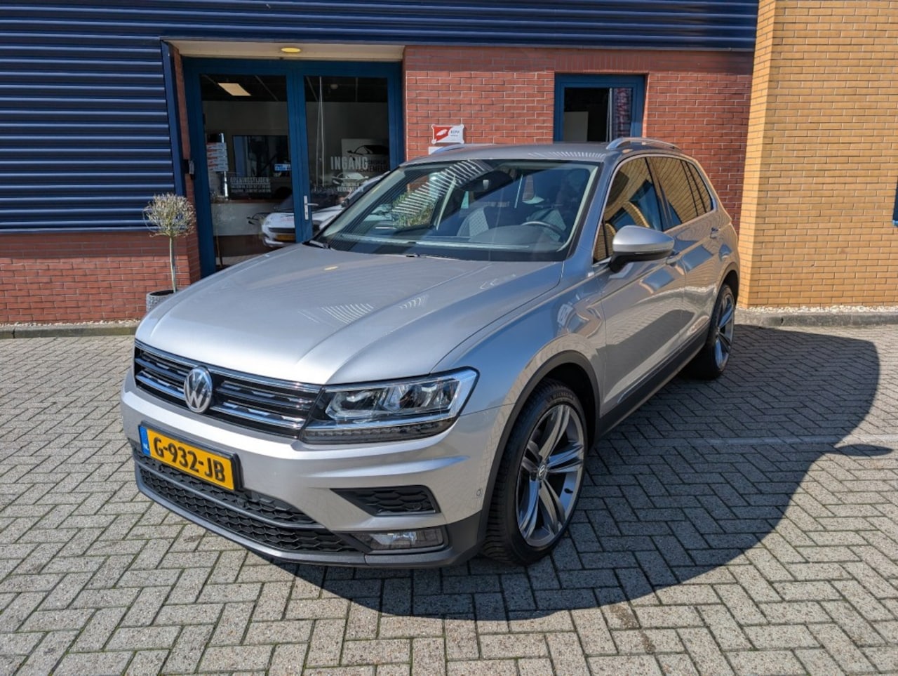 Volkswagen Tiguan - 1.5 TSI ACT CL AUTOMAAT, Stoelverw, AdapCruise, Trekhaak, Airco - AutoWereld.nl