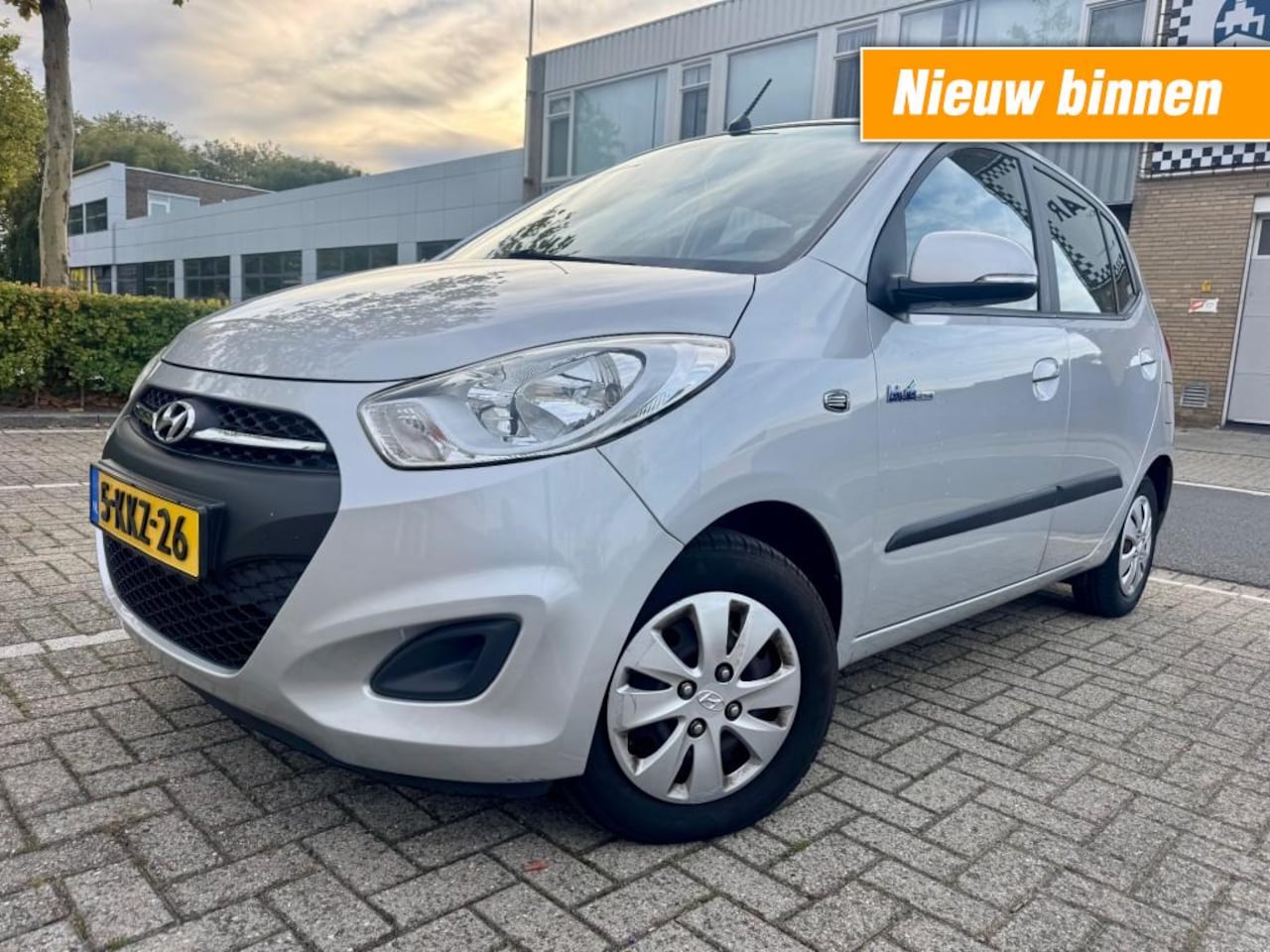 Hyundai i10 - 1.0 Black pack AIRCO NAVI TREKHAAK NAP APK 9-2026 - AutoWereld.nl