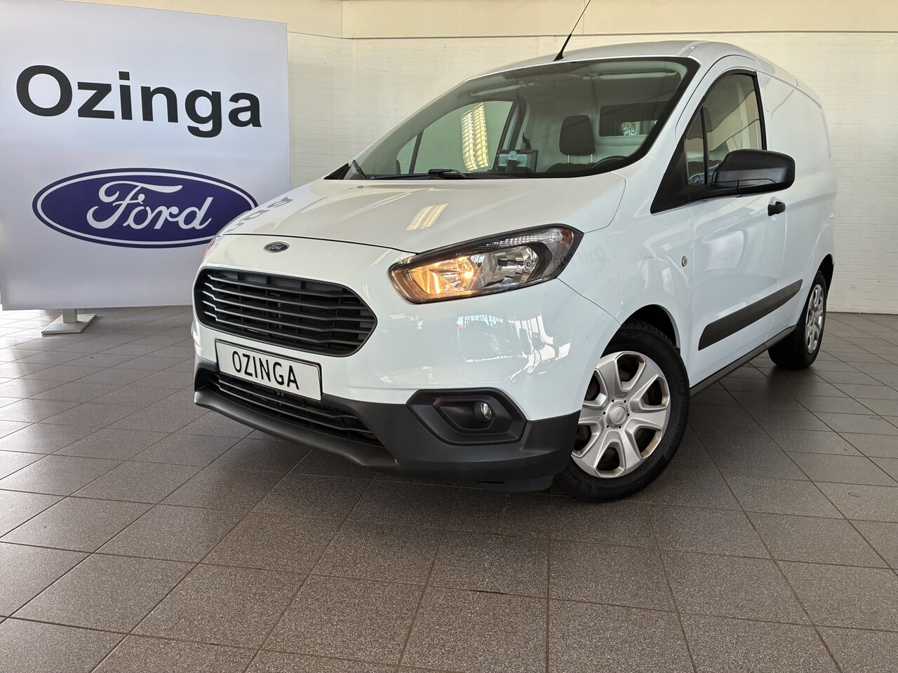 Ford Transit Courier - 100pk Trend EcoBoost -AIRCO-APPLE CARPLAY - AutoWereld.nl