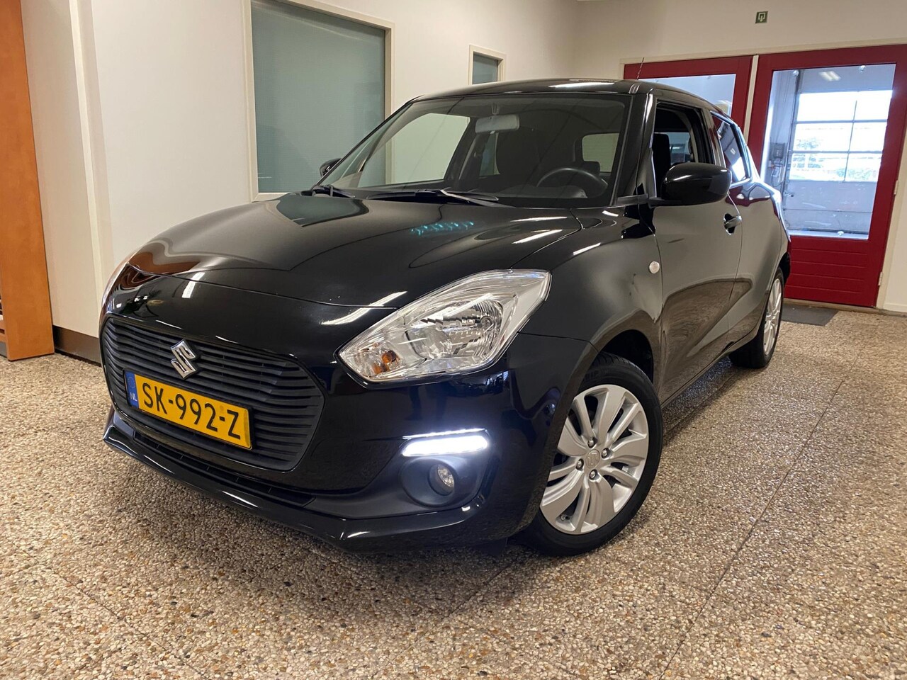 Suzuki Swift - 1.2 Select | Navi | Carplay - AutoWereld.nl