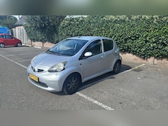 Toyota Aygo - 1.0-12V + 5 Deurs Grijs 2007