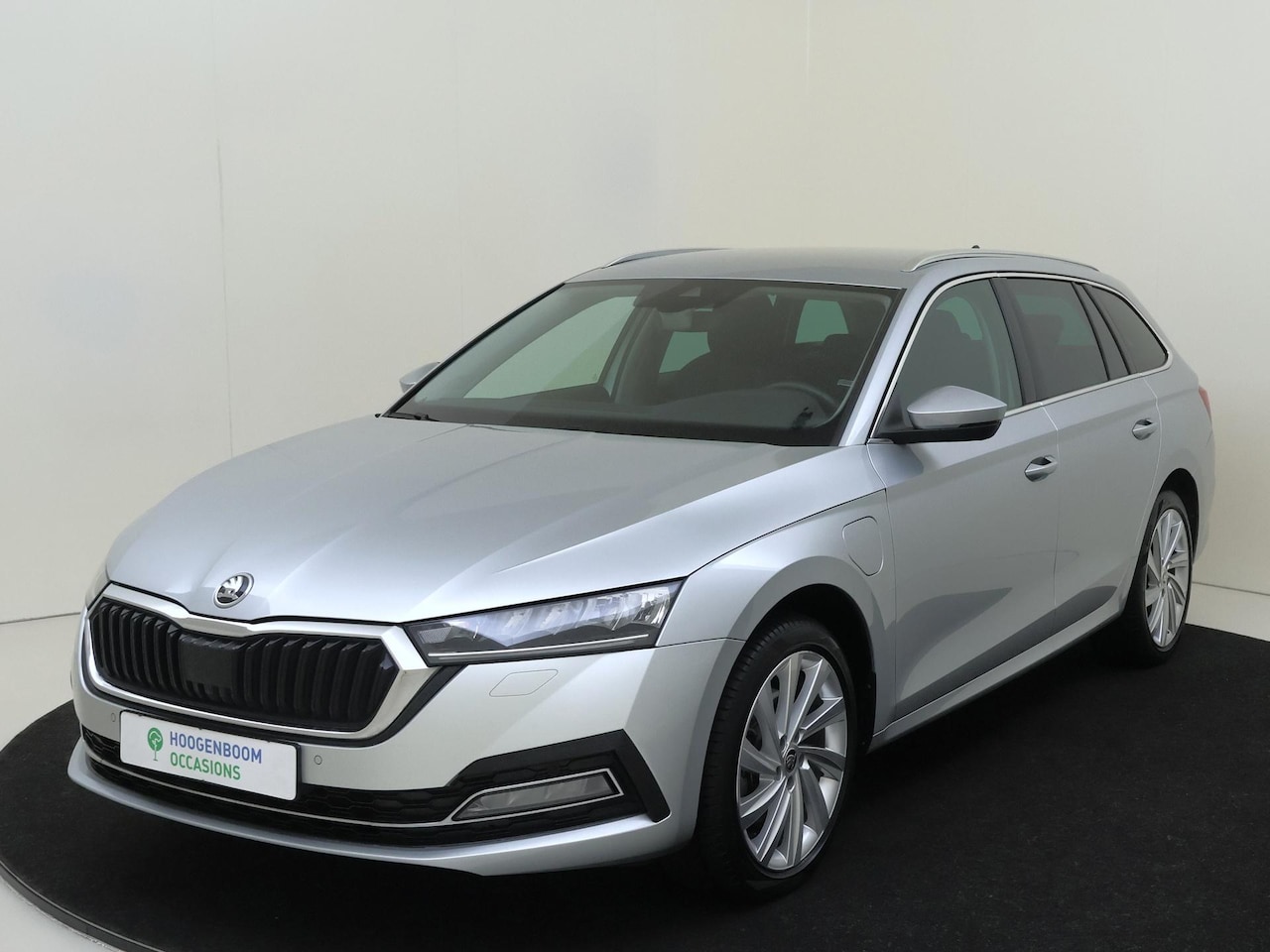 Skoda Octavia Combi - 1.4 TSI iV PHEV Business Edition | Stoelverwarming | Navigatie | Achteruitrijcamera | Crui - AutoWereld.nl