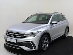 Volkswagen Tiguan - 1.4 TSI eHybrid R-Line Business | Parkeerassistent | Dodehoek detectie | Keyless | Navigat