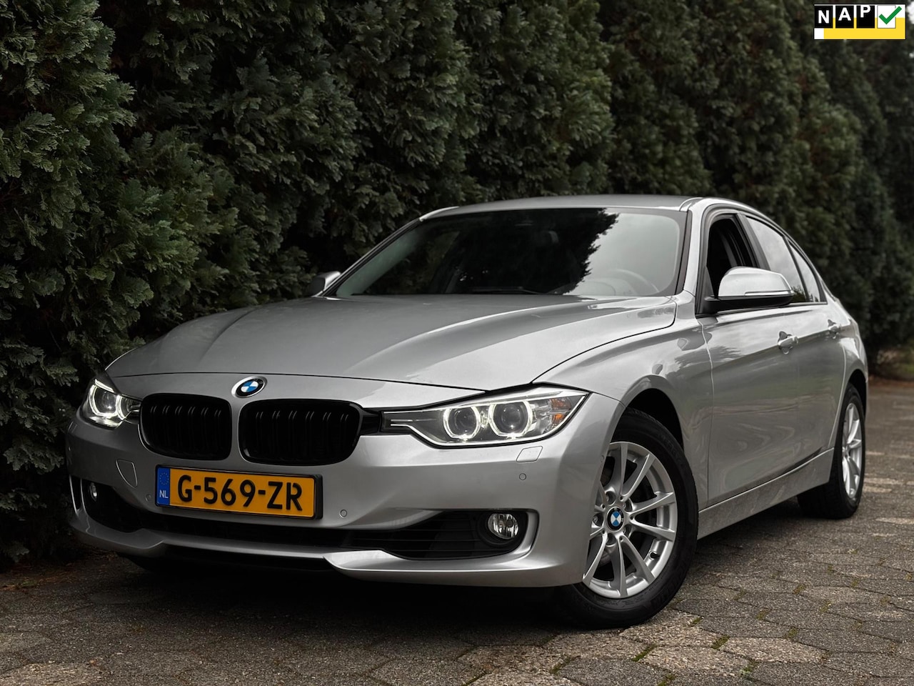 BMW 3-serie - 320i xDrive | 4x4 | Navi | Airco - AutoWereld.nl