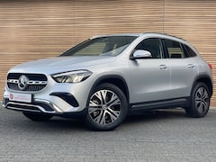 Mercedes-Benz GLA-Klasse - 250 e Business Line Zwarte hemelbekleding / Navigatie / Keyless start