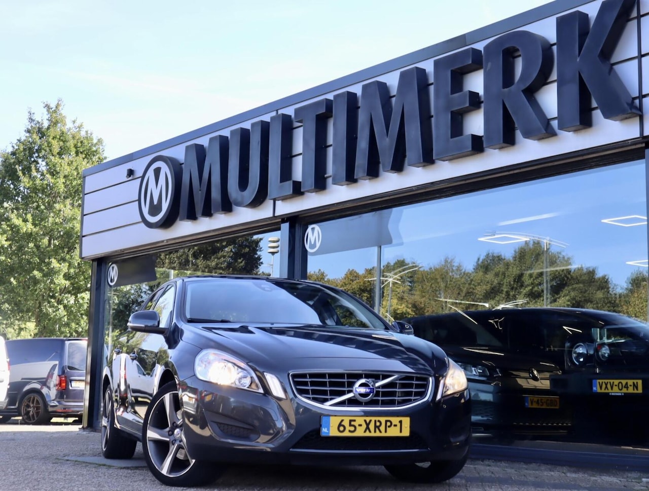 Volvo V60 - 1.6 T3 Automaat, volledig onderhouden - AutoWereld.nl