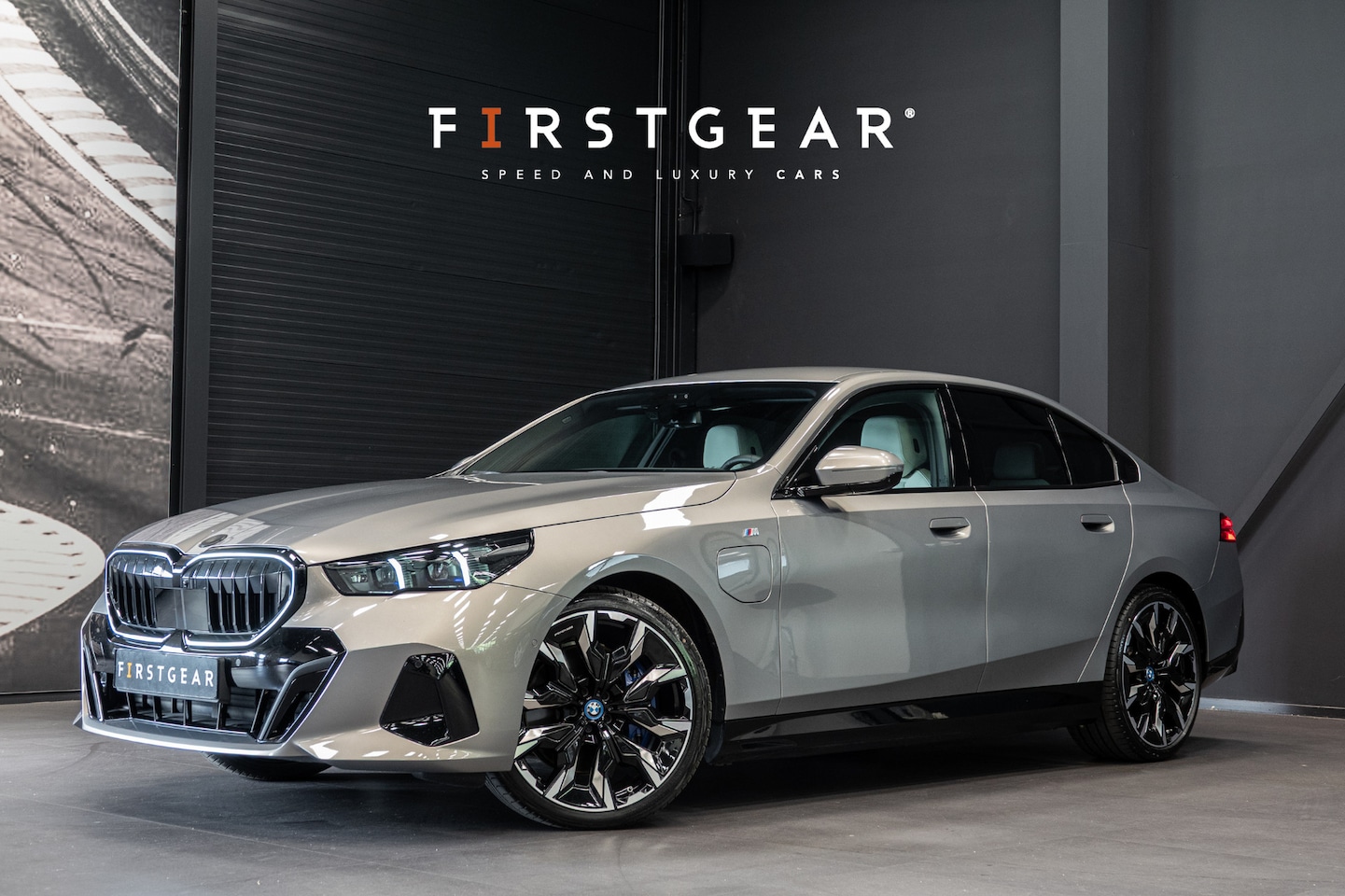BMW 5-serie - 550e xDrive *M-Sport Pro / Bowers & Wilkins / HUD / Memory / Stoelventilatie* - AutoWereld.nl