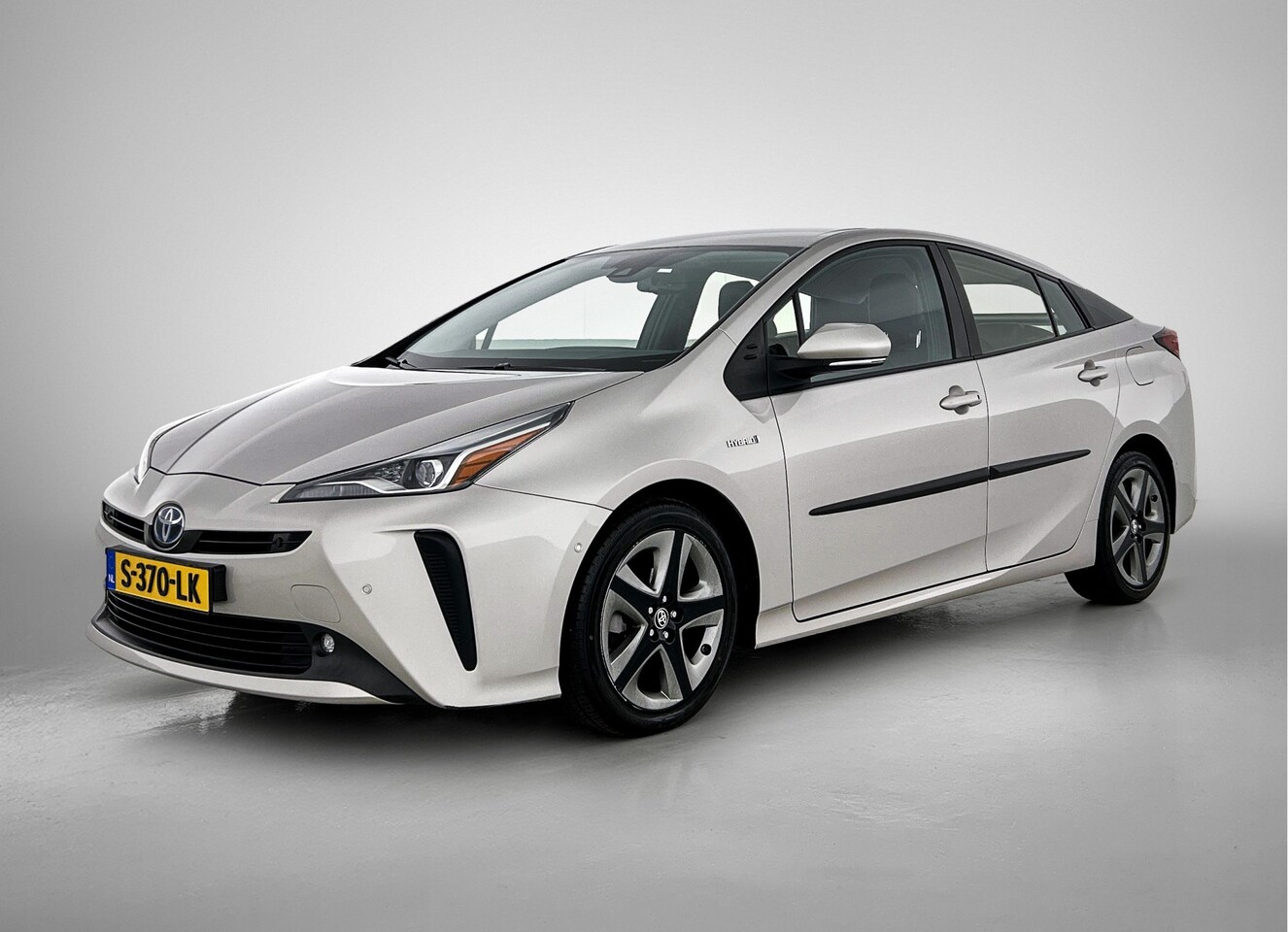 Toyota Prius - 1.8 Executive limited | Lederen bekleding | Parkeersensoren V+A | Stoelverwarming | Full m - AutoWereld.nl