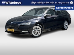 Skoda Octavia Combi - 1.0 e-TSI Sport Business / Navigatie / Parkeersensoren V+A / Zwenkbare trekhaak / Lichtmet