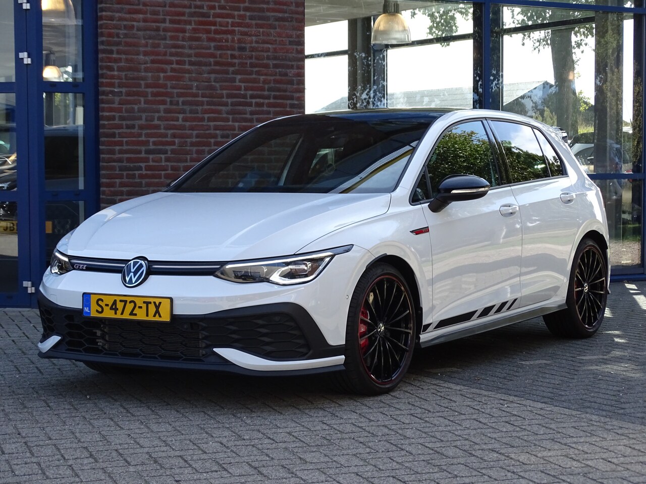 Volkswagen Golf - 2.0 TSI GTI Clubsport IQ licht Panoramadak Harman kardon - AutoWereld.nl