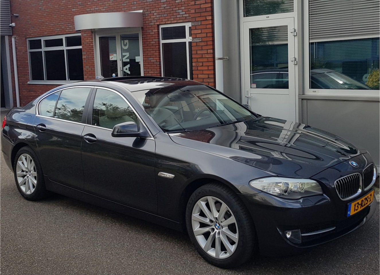 BMW 5-serie - 523i Aut Leder Dak Navi Trekhaak 18"Vlg - AutoWereld.nl