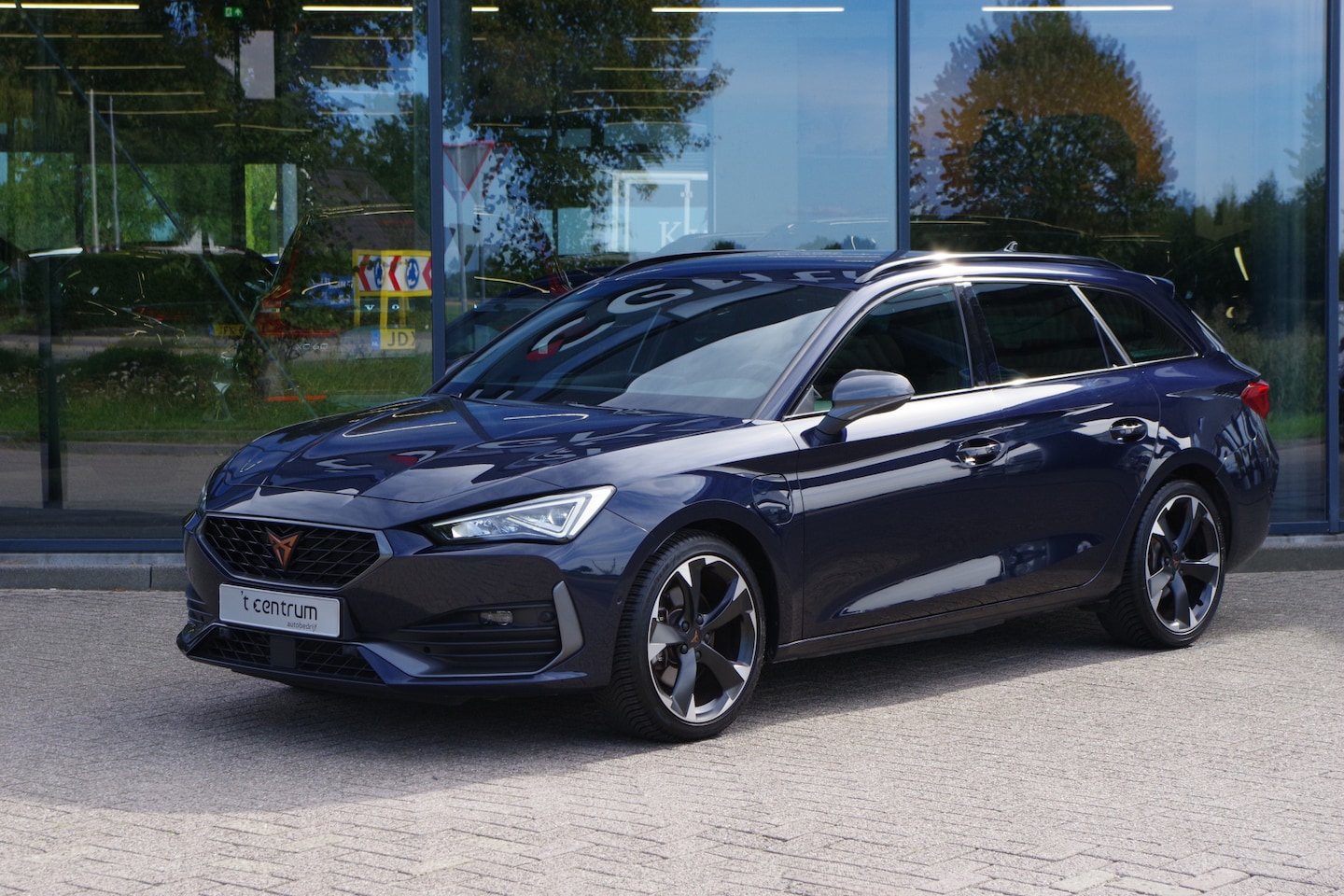 CUPRA Leon Sportstourer - 1.4 e-Hybrid Business 204 PK PHEV, Winterpakket, Camera, Keyless - AutoWereld.nl