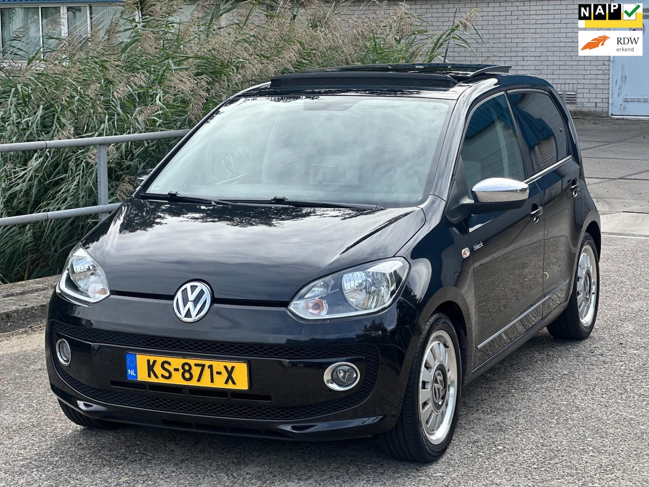 Volkswagen Up! - 1.0 high up! BlueMotion!Black UP!Panoramadak!PDC!Navi! - AutoWereld.nl