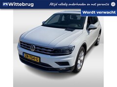 Volkswagen Tiguan - 1.5 TSI ACT Highline / Digitaal dashboard / Pano / Navigatie / App connect / 360 Camera /