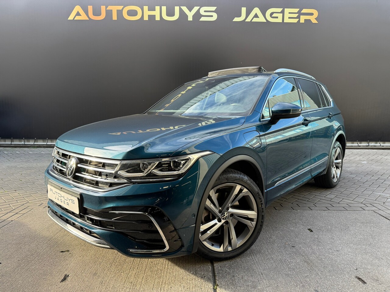 Volkswagen Tiguan - 1.5 TSI R-Line Business|Pano|Memory|Carplay - AutoWereld.nl