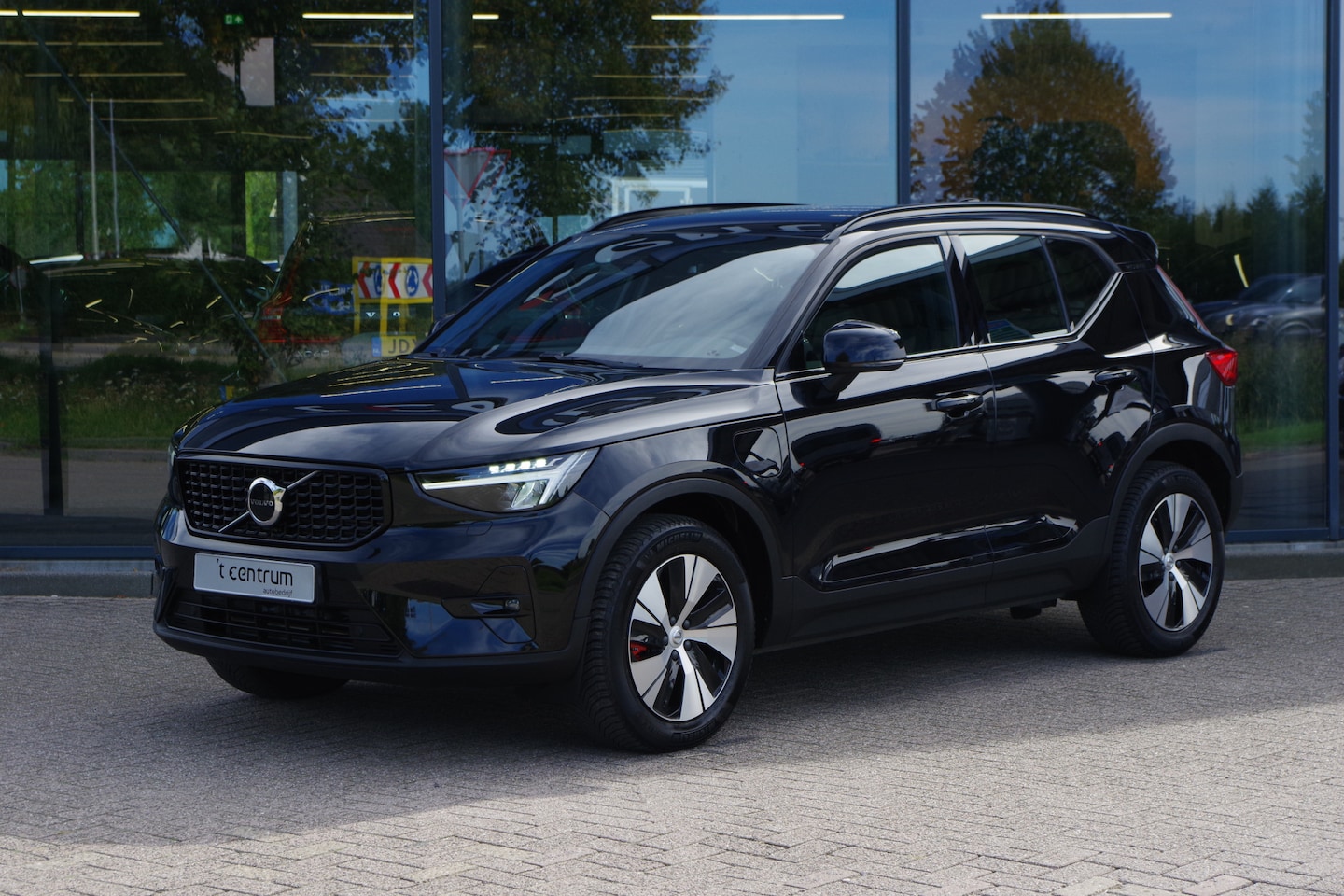 Volvo XC40 - 1.5 T5 Plug-in hybrid Plus Bright 262 PK, LED, Camera, Trekhaak, Stoelverwarming, Navigati - AutoWereld.nl