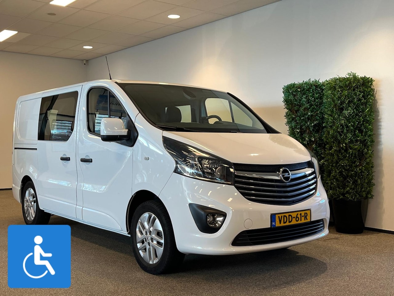 Opel Vivaro - L1H1 Rolstoelbus 5+1 - AutoWereld.nl