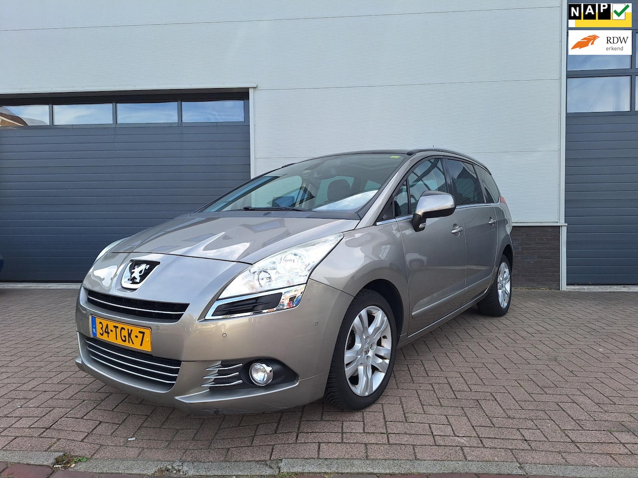 Peugeot 5008 - | 1.6 THP Allure 5p. | Airco | Navi | Panorama dak | Telefoon verbinding | 2e eigenaar | - AutoWereld.nl