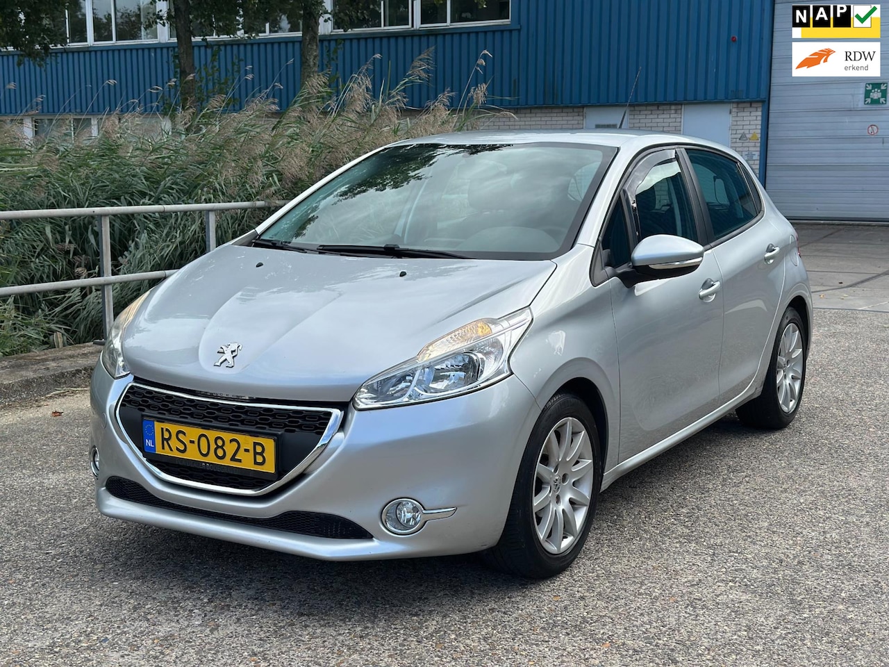 Peugeot 208 - 1.2 PureTech Style Automaat! Airco! Navi! PDC! Riem vervangen 08-2025 - AutoWereld.nl