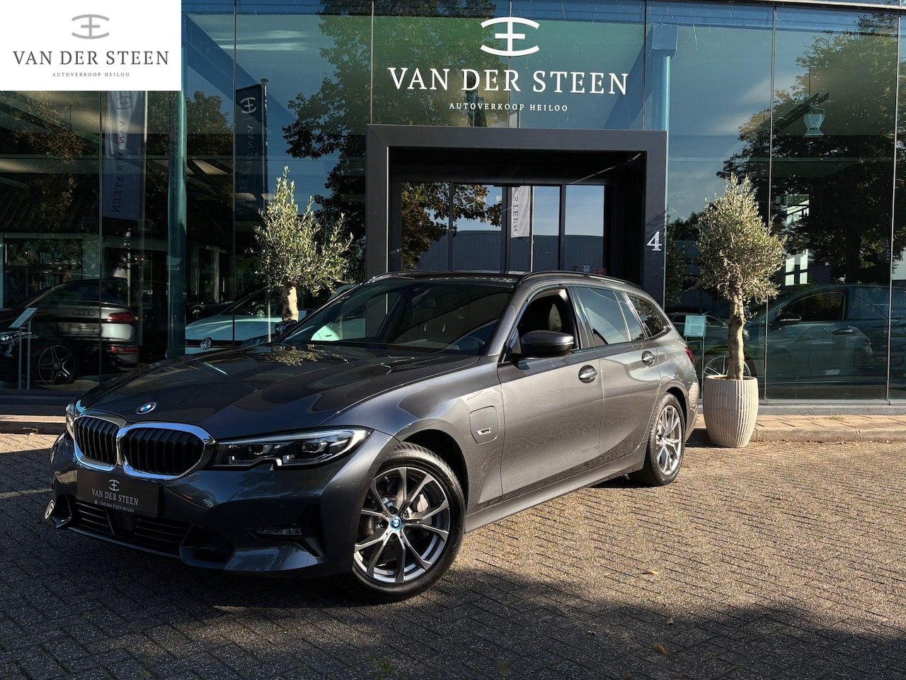 BMW 3-serie Touring - 330e High Executive M Sport | Adapt. Cruise - AutoWereld.nl